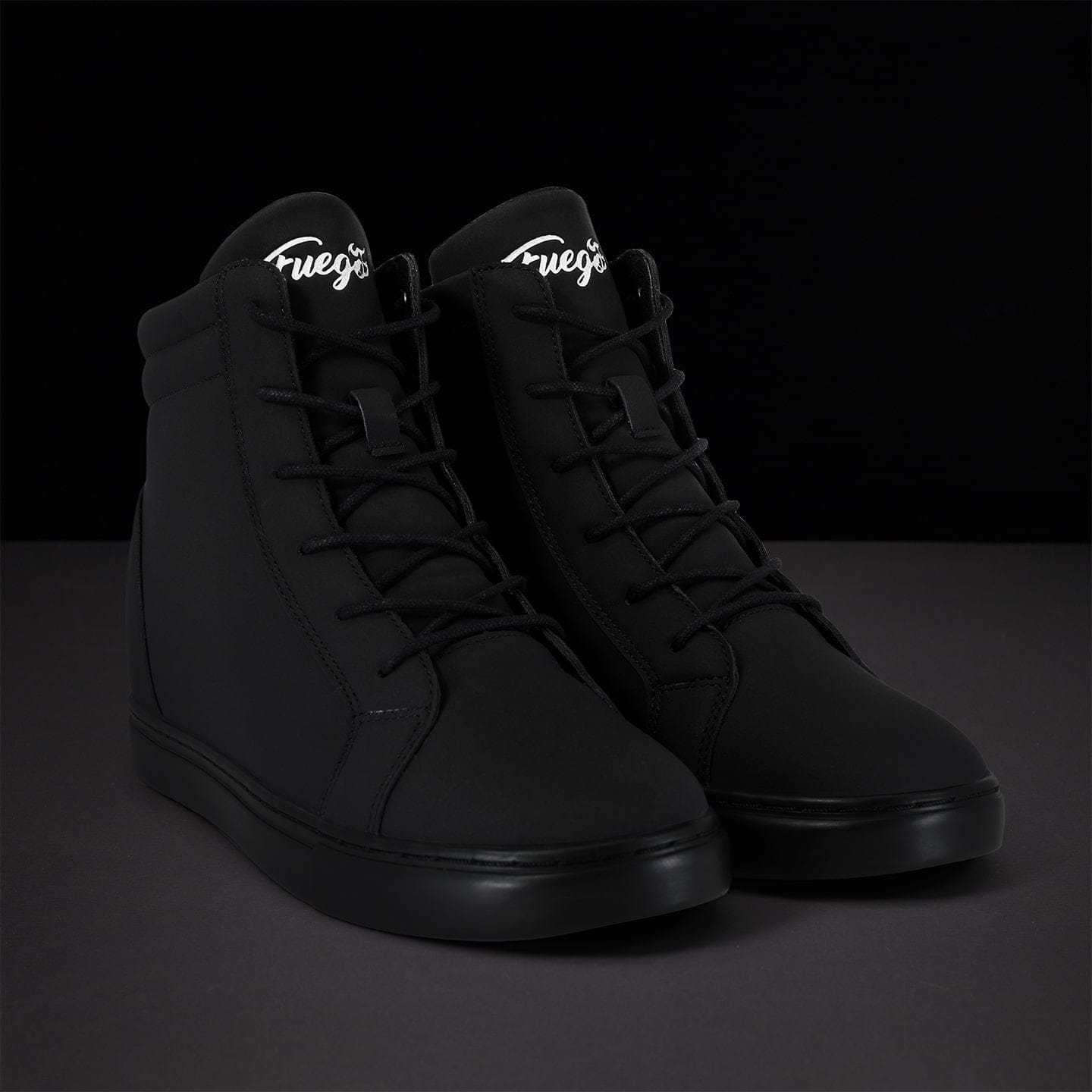 All-black | Wedge