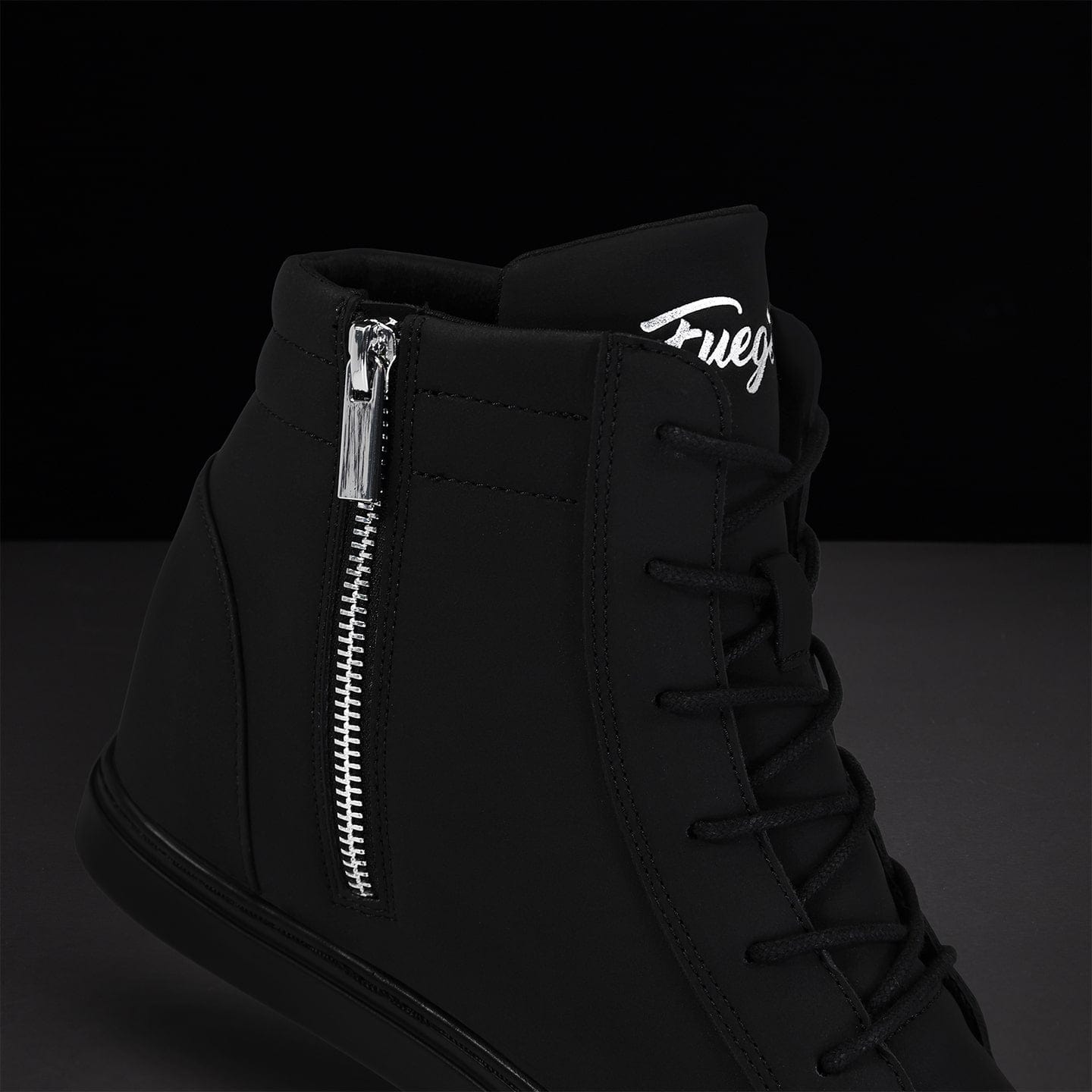 All-black | Wedge