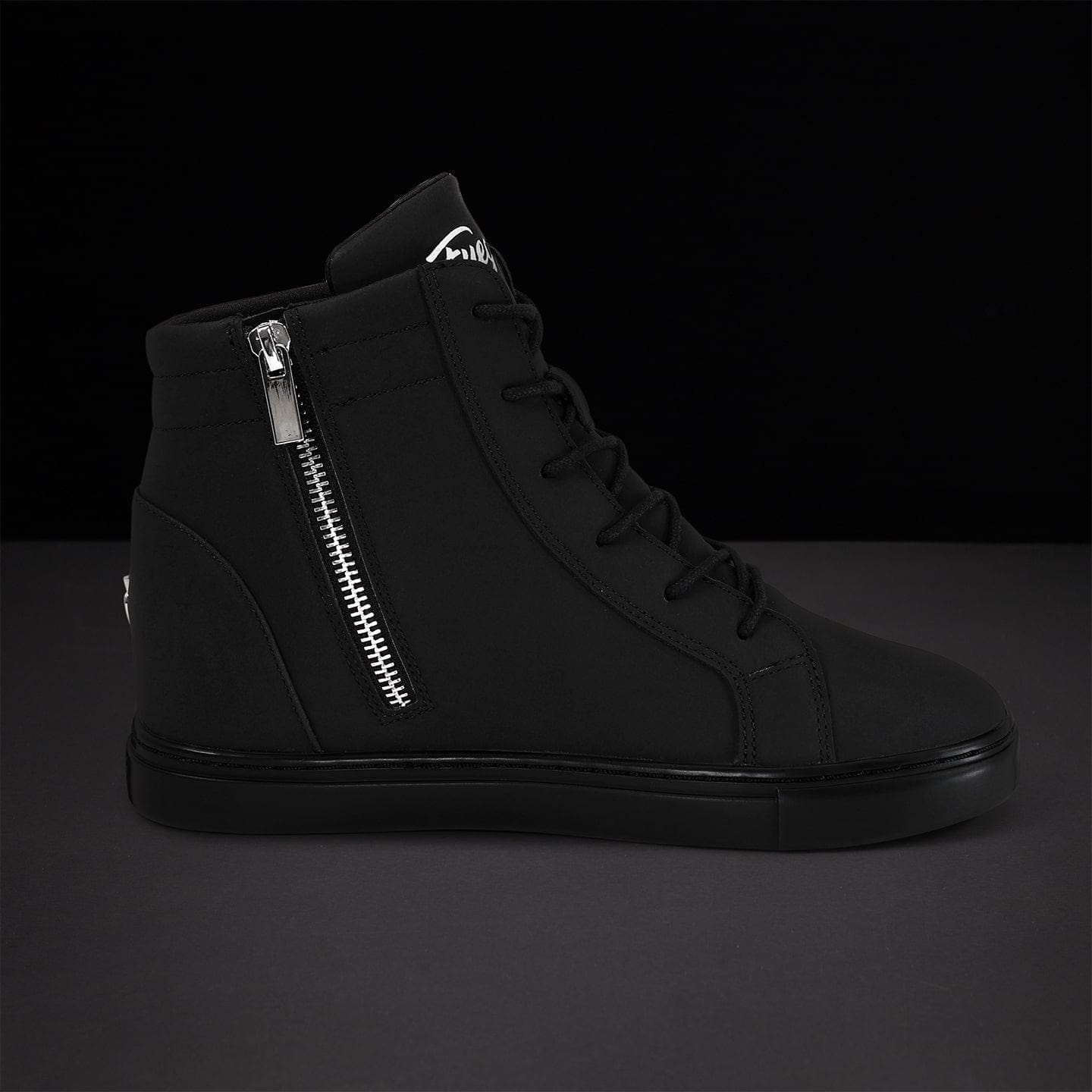 All-black | Wedge