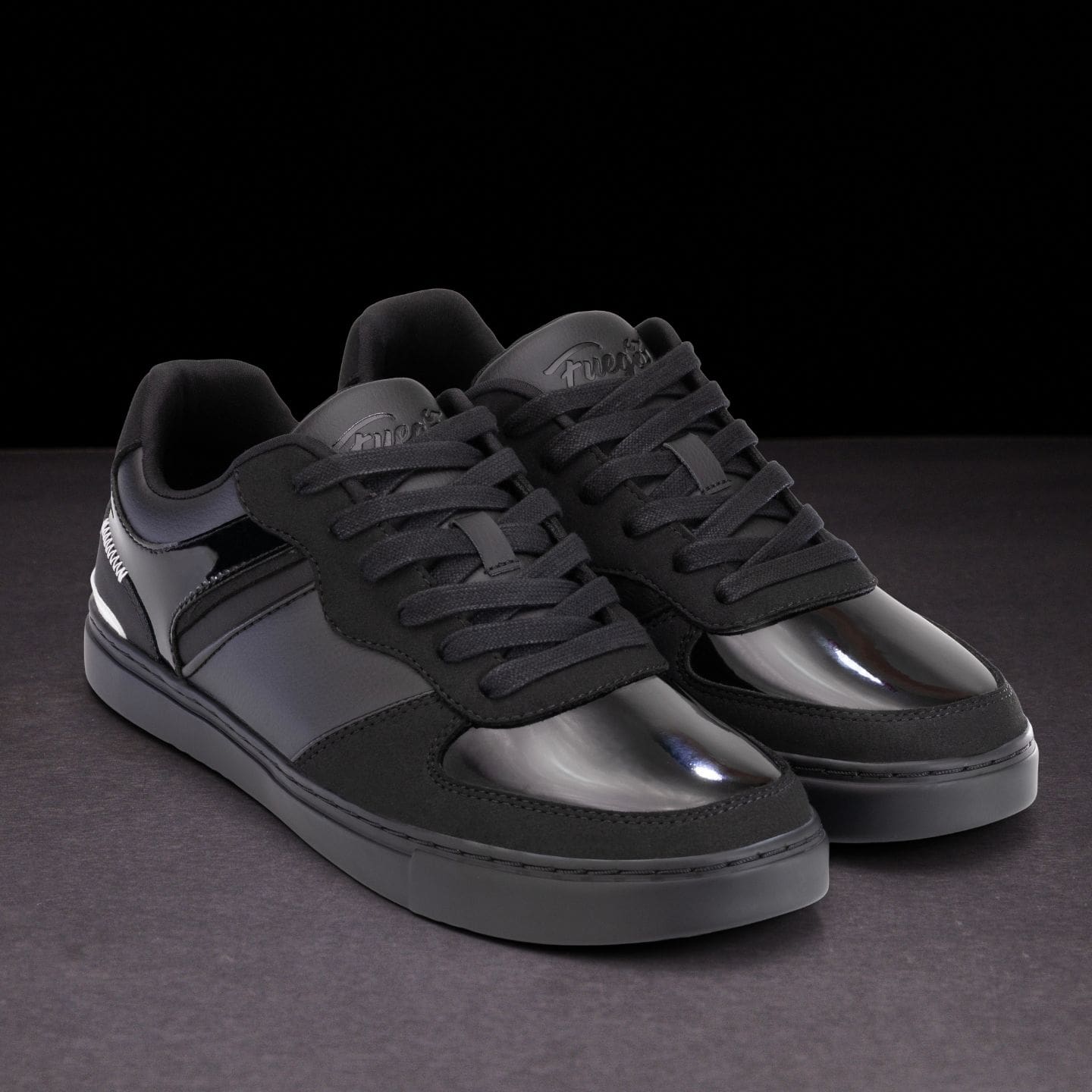 Derek Hough | Low-top